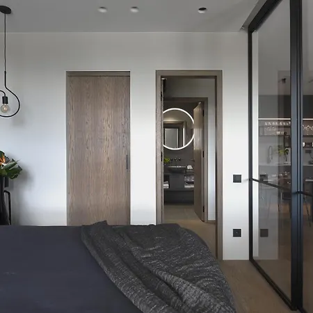 Jaukus Ir Stilingas Butas Prie Jono Kalnelio